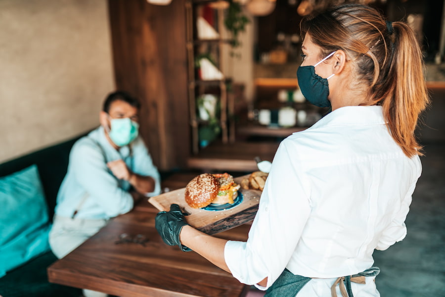 Servizio al tavolo in sicurezza